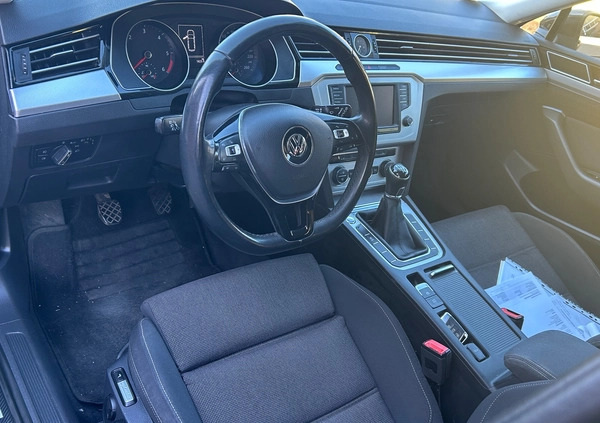 Volkswagen Passat cena 48900 przebieg: 252000, rok produkcji 2015 z Zamość małe 56